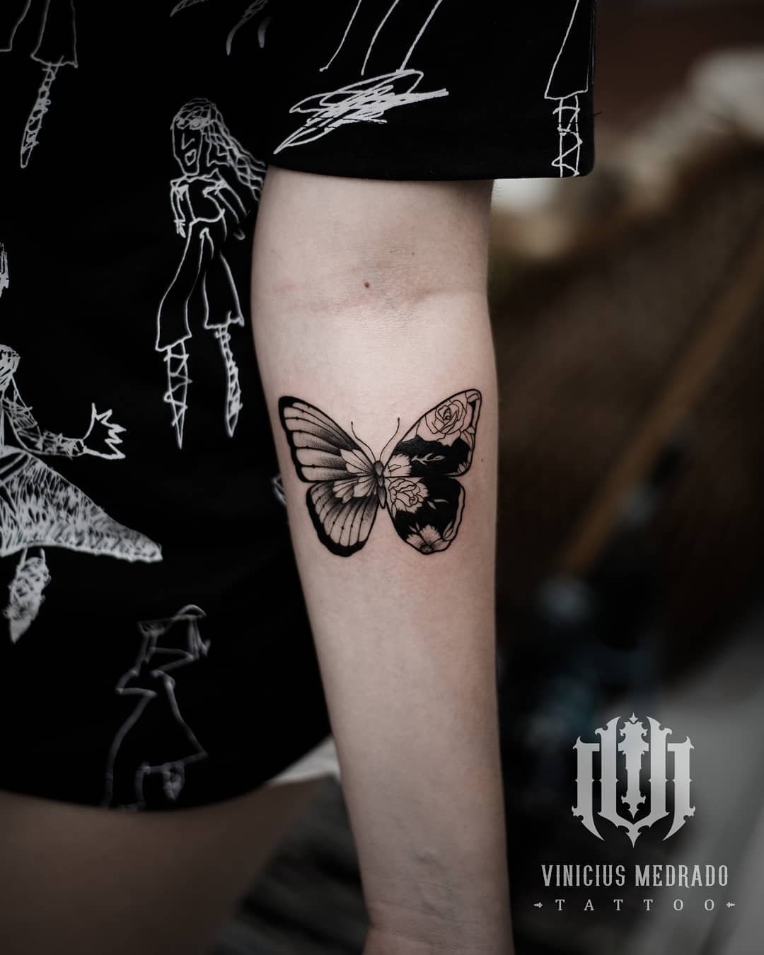 tatuagem-feminina-borboleta-salvador-vinicius-medrado-fallen-tattoo-studio